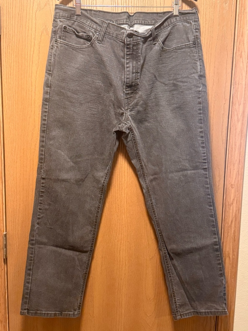 Men’s charcoal gray athletic Levi 541 40x30 taper-fit